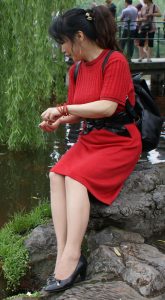 山阿姨穿上肉丝袜到景区游览