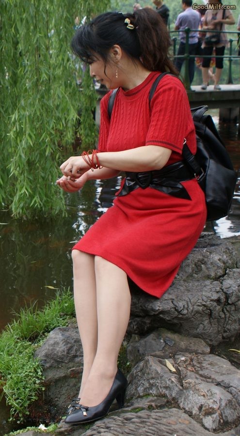 山阿姨穿上肉丝袜到景区游览[第6张/共9张]