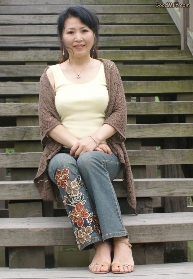 山阿姨上身丰满秀高跟美足[第1张/共5张]