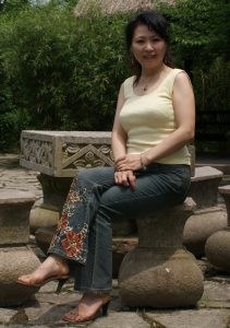 山阿姨上身丰满秀高跟美足