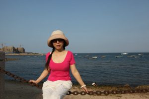 山阿姨山东海边秀脚丫子