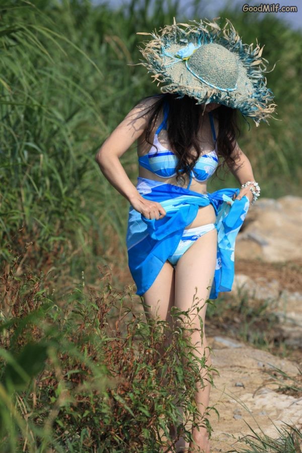 山阿姨泳装白腿身材略丰满刚刚好[第2张/共9张]