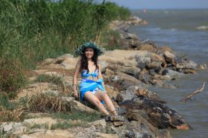 山阿姨泳装白腿身材略丰满刚刚好