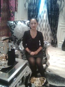 在公司做文员的同事在单位经常穿黑丝