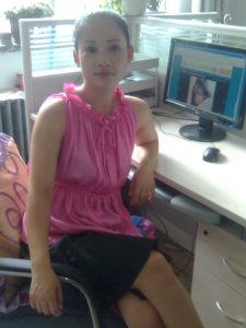 在公司做文员的同事在单位经常穿黑丝