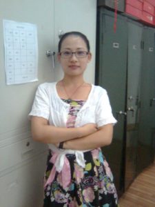 在公司做文员的同事在单位经常穿黑丝