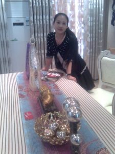 在公司做文员的同事在单位经常穿黑丝