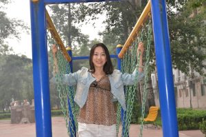 【小小嫂子摄影】小区广场豹纹嫂子练习压腿