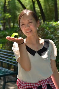 【小小嫂子摄影】公园里拍黑丝嫂子可惜不怎么露腿