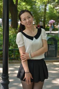 【小小嫂子摄影】公园里拍黑丝嫂子可惜不怎么露腿