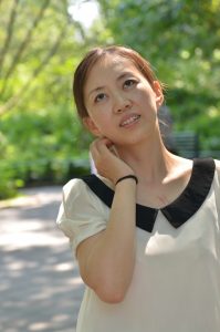 【小小嫂子摄影】公园里拍黑丝嫂子可惜不怎么露腿