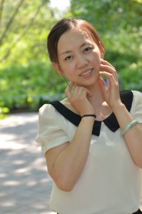 【小小嫂子摄影】公园里拍黑丝嫂子可惜不怎么露腿