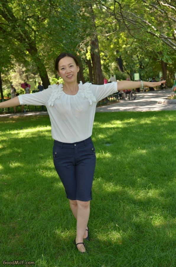 【小小嫂子摄影】公园里拍韵味嫂子[第1张/共8张]