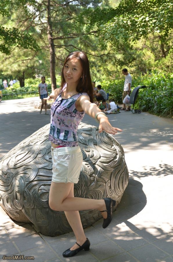 【小小嫂子摄影】公园里拍韵味嫂子[第1张/共11张]