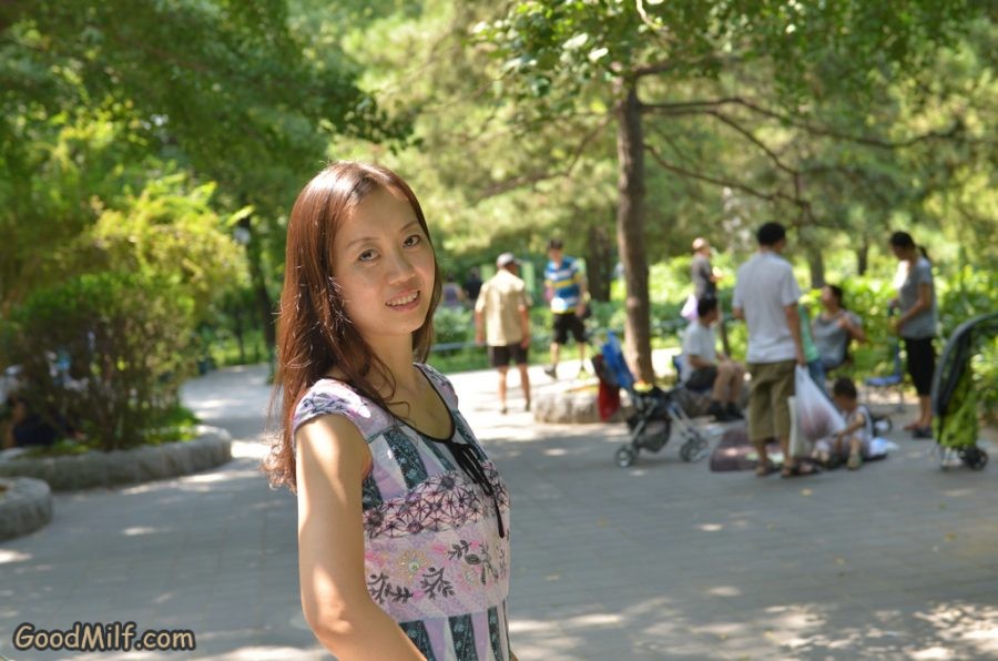 【小小嫂子摄影】公园里拍韵味嫂子[第6张/共11张]