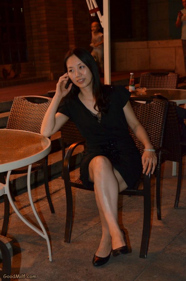 【小小嫂子摄影】黑夜里拍嫂子的高跟白腿[第2张/共11张]