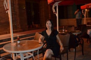 【小小嫂子摄影】黑夜里拍嫂子的高跟白腿