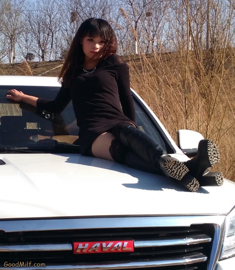 哈弗车主老婆的长靴子美腿[第2张/共26张]
