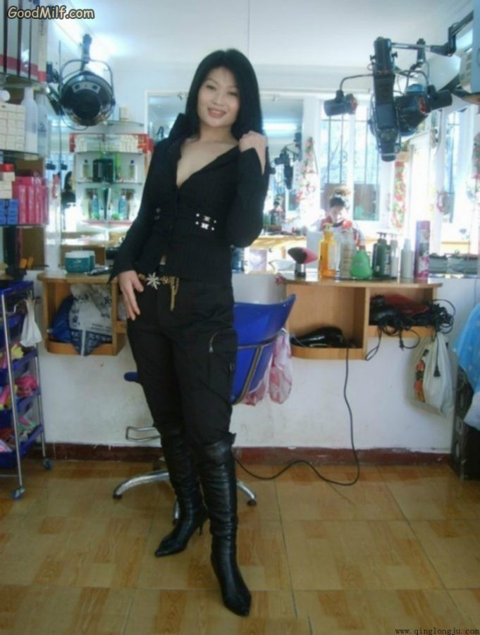 高个子美腿大姐在家拍照每天换个新造型[第17张/共29张]