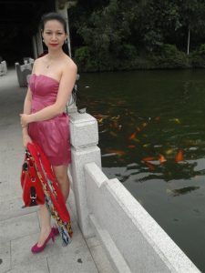 高跟美腿大嫂很高兴认识她