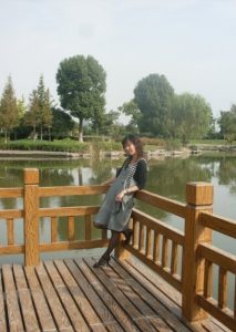 雨阿姨墨镜黑丝细腿