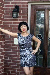 旅居国外的成熟大姐生活照多姿多彩