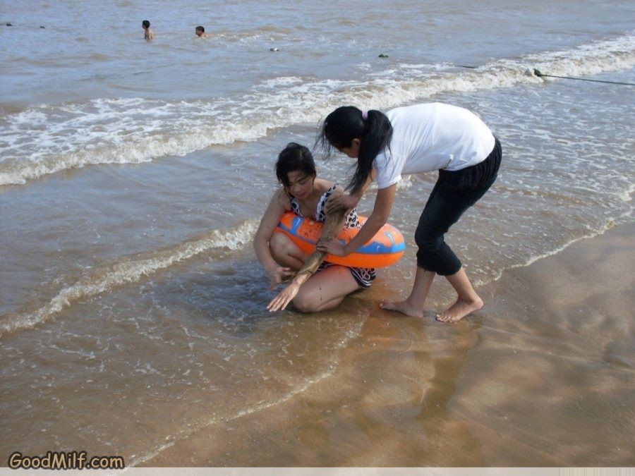 雨阿姨海边泳衣白腿诱惑[第11张/共25张]