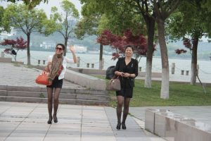 雨阿姨和闺蜜的黑丝