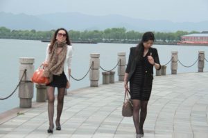 雨阿姨和闺蜜的黑丝