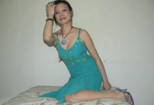 优雅妩媚的熟女还是喜欢她的腿