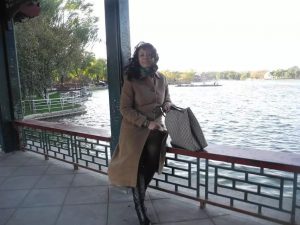 一帆风顺阿姨冬日里大衣裤袜