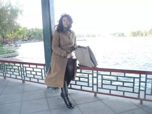 一帆风顺阿姨冬日里大衣裤袜