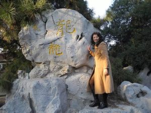 一帆风顺阿姨冬日里大衣裤袜