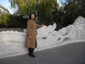 一帆风顺阿姨冬日里大衣裤袜