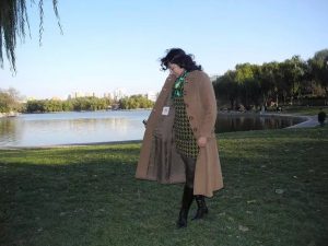 一帆风顺阿姨冬日里大衣裤袜