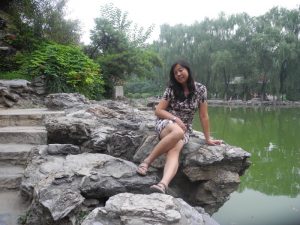 一帆风顺阿姨公园秀腿