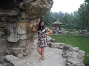 一帆风顺阿姨公园秀腿