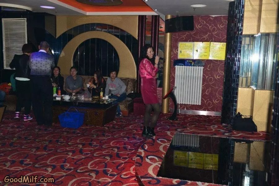 一帆风顺阿姨KTV里黑丝裤袜[第9张/共16张]