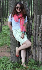 宝宝姐去草原旅行喜欢她的白腿