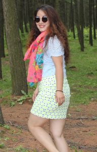 宝宝姐去草原旅行喜欢她的白腿