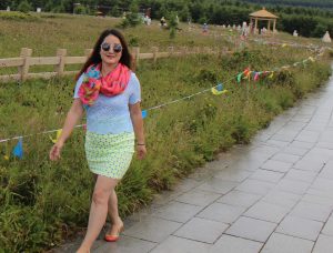 宝宝姐去草原旅行喜欢她的白腿