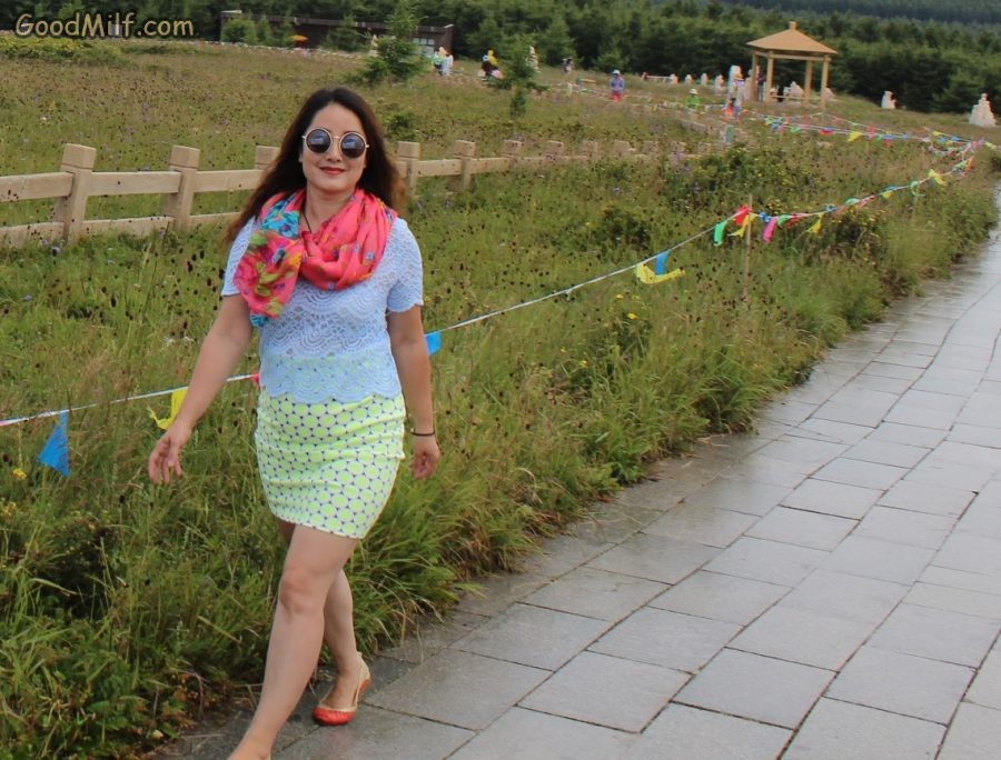 宝宝姐去草原旅行喜欢她的白腿[第4张/共8张]