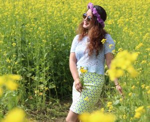 宝宝姐去草原旅行喜欢她的白腿