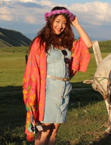 宝宝姐去草原旅行喜欢她的白腿