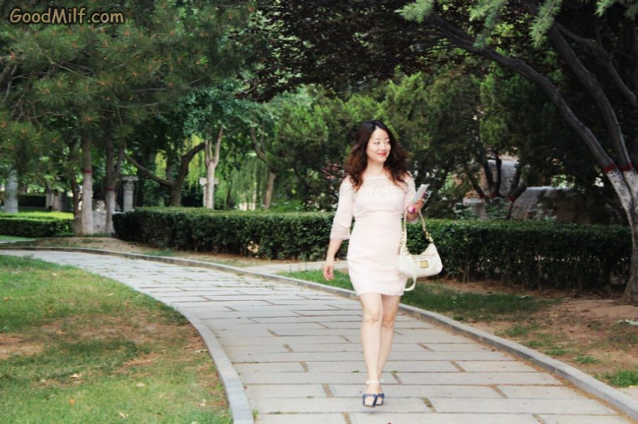 美女宝宝姐短裙高跟美腿[第3张/共5张]