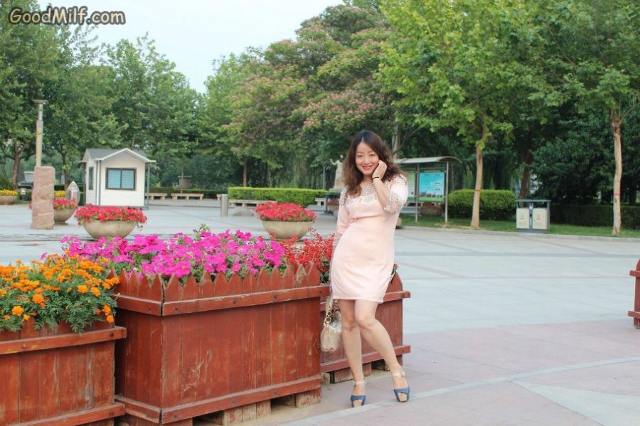 美女宝宝姐短裙高跟美腿[第5张/共5张]