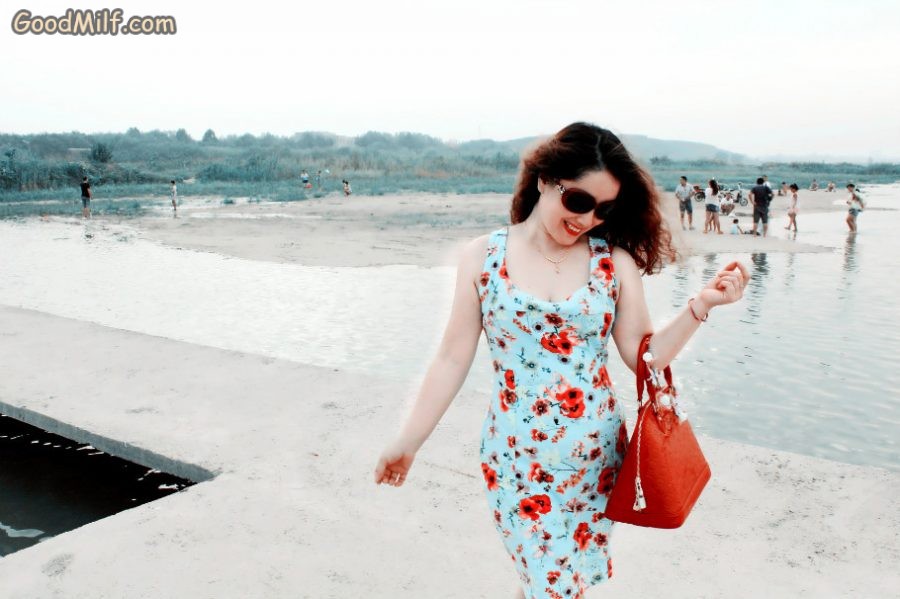 丰满的宝宝姐脱高跟鞋露脚[第8张/共8张]