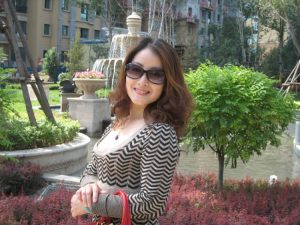 气质宝宝姐领口开的好低