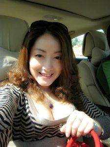 气质宝宝姐领口开的好低