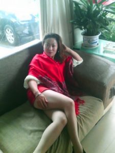 卖汽车用品的熟妇最爱穿超短裙